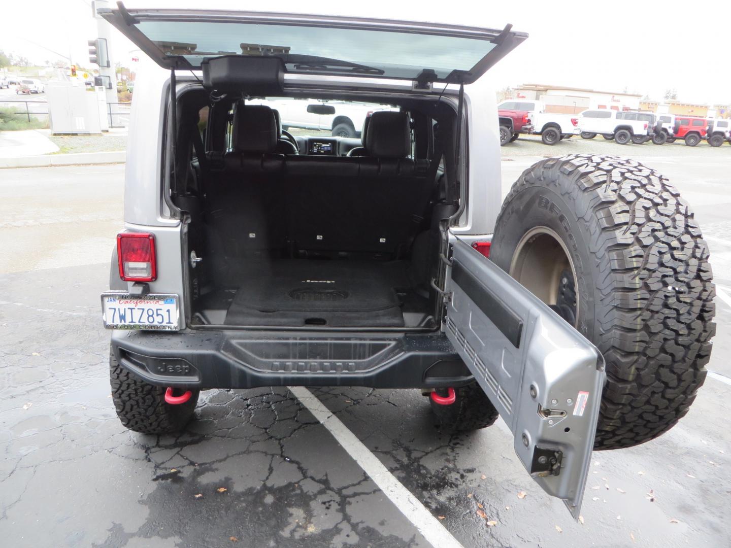 2017 SILVER /BLACK Jeep Wrangler Unlimited Rubicon 4WD (1C4BJWFG3HL) with an 3.6L V6 DOHC 24V FFV engine, automatic transmission, located at 2630 Grass Valley Highway, Auburn, CA, 95603, (530) 508-5100, 38.937893, -121.095482 - Rubicon sitting on a Teraflex suspension system, Falcon shocks, 37" BFG KO2 tires, 17" Hardrock wheels, RC Fender Flares, and AMP steps. - Photo#50